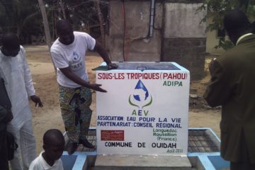 Installation d'une borne-fontaine par AEV